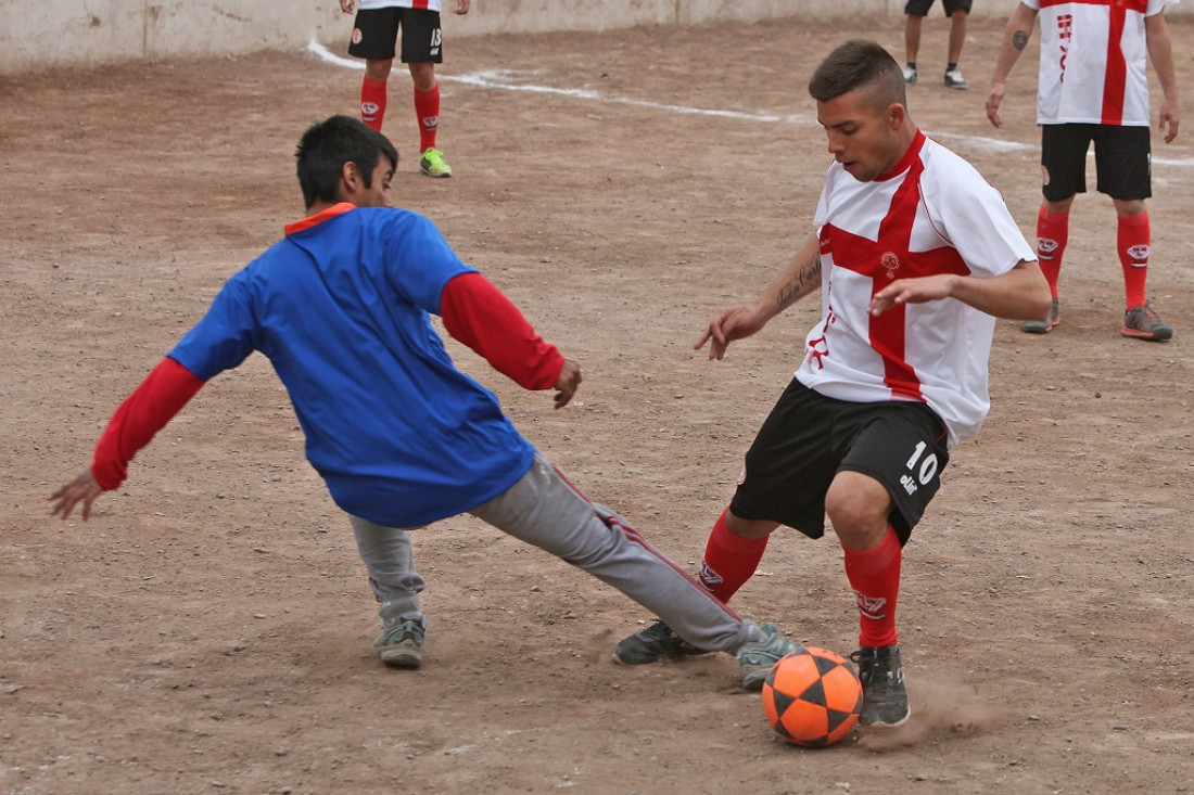 El "Bichi" Fuertes debutó como DT de Huracán en el penal de San Felipe