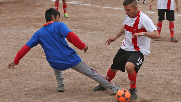 imagen El "Bichi" Fuertes debutó como DT de Huracán en el penal de San Felipe