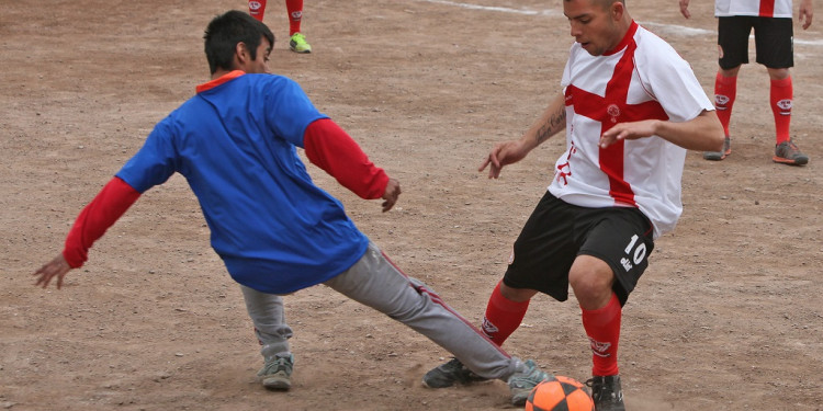 El "Bichi" Fuertes debutó como DT de Huracán en el penal de San Felipe