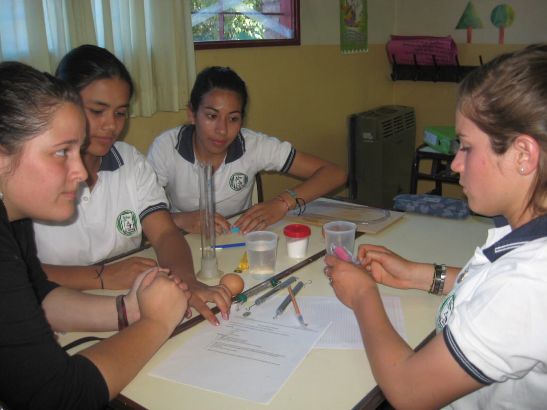 "Maleta" científica recorre las escuelas llevando ciencia