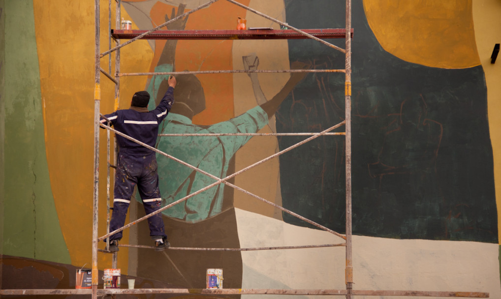 imagen Arte y colores para el paredón de la Bodega Arizu