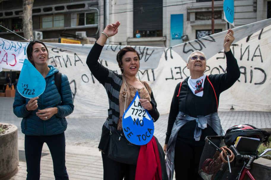 imagen Postales: concentración en rechazo de los cambios en la Ley 7722