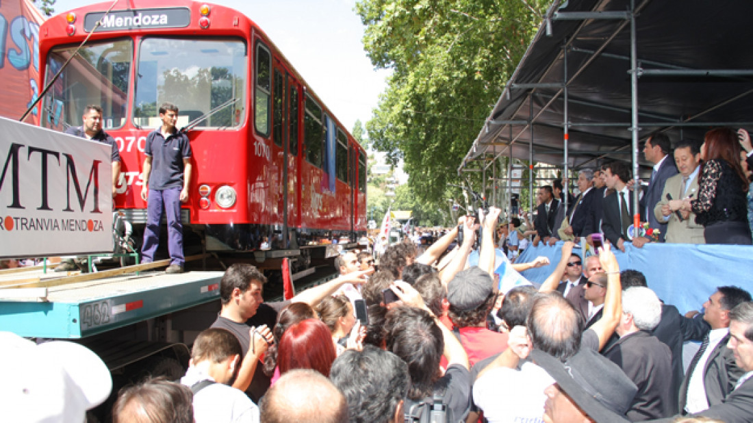 Con la presencia de la FUNC se lanzó el Metrotranvía