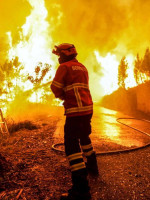 Portugal, en intenso operativo para controlar el incendio forestal