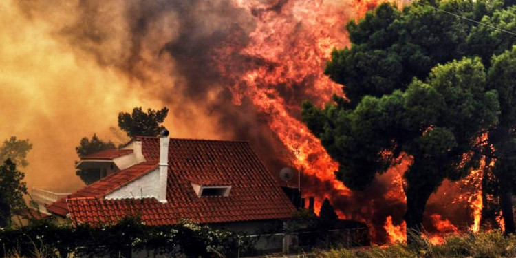 Un incendio desató la peor catástrofe  en la historia de Grecia