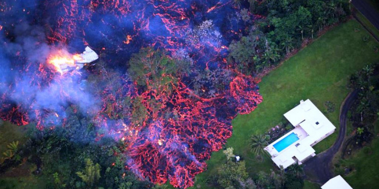 La lava del volcán Kilauea avanza sin tregua sobre Hawái