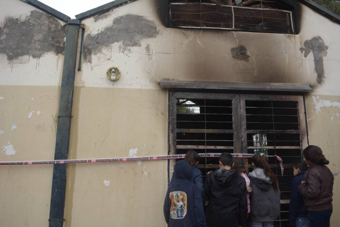 Robaron e incendiaron el Jardín Arco Iris del Campo Pappa