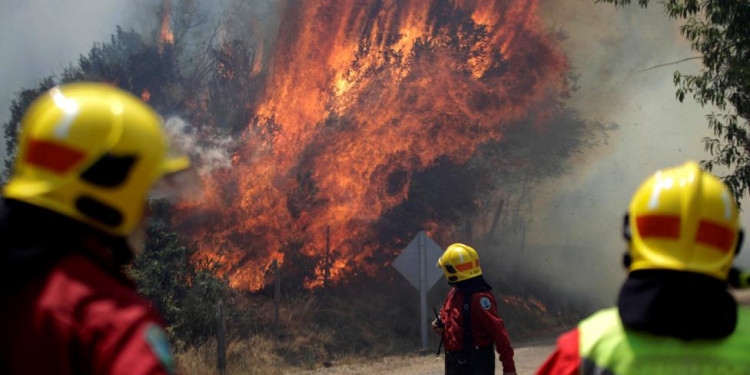 Incendios en Chile: el fuego arrasó con un pueblo entero