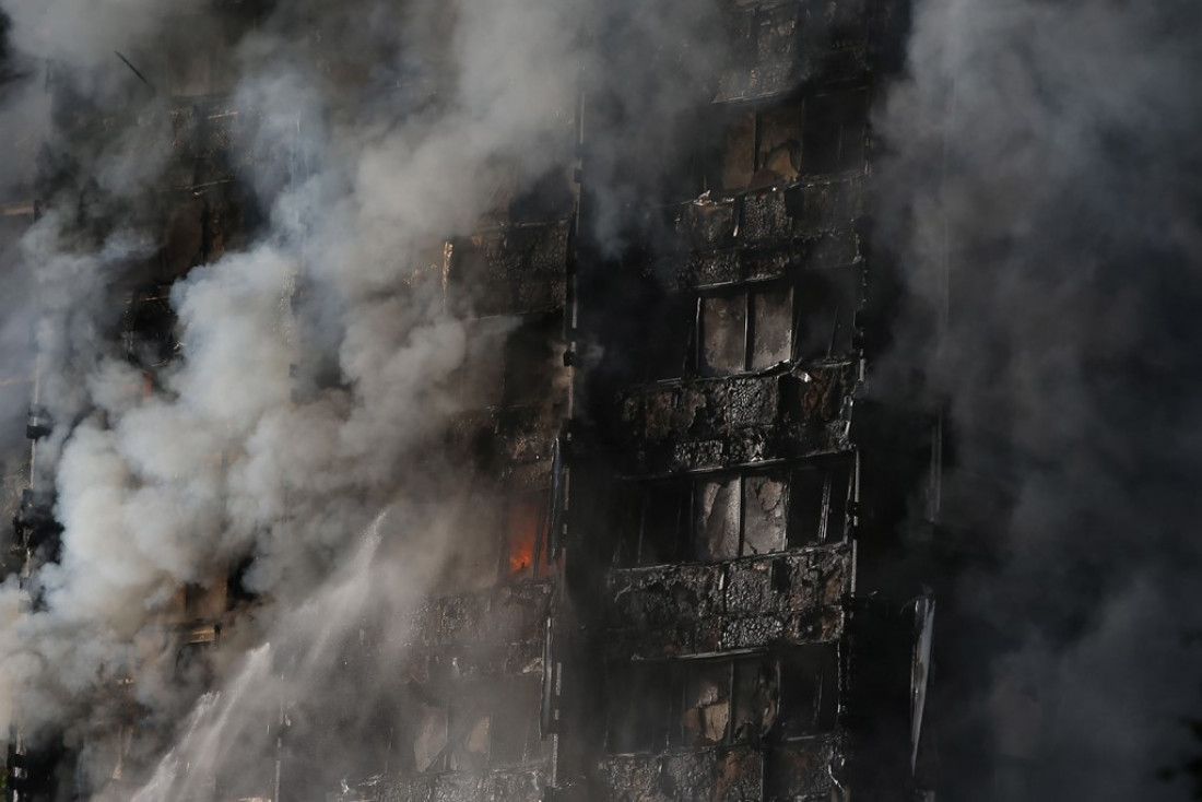 Al menos 6 muertos y 64 heridos por un incendio en una torre en Londres