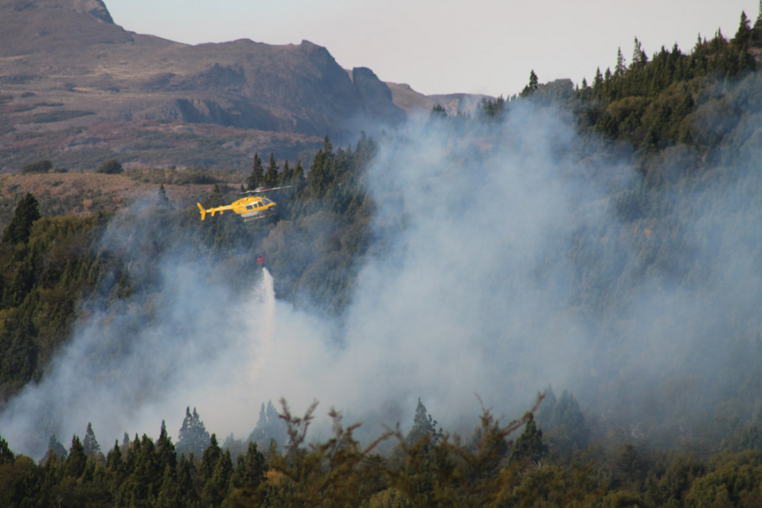 Desesperante lucha contra los incendios en el oeste de Chubut, que siguen descontrolados