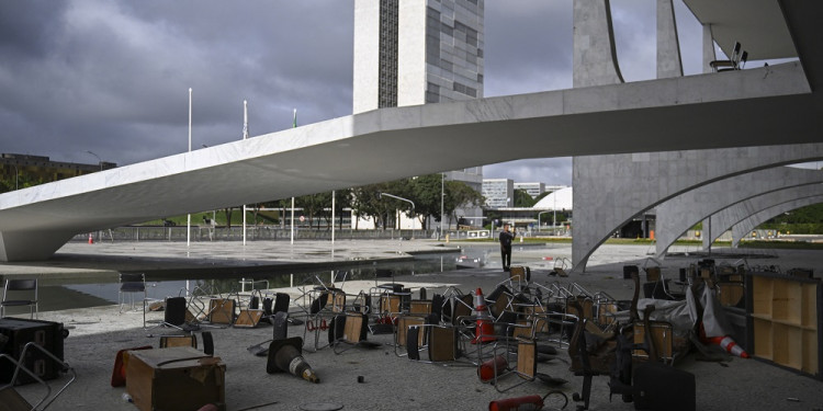 Fiscalía de Brasil pidió bloquear bienes de Bolsonaro por el intento de golpe de Estado