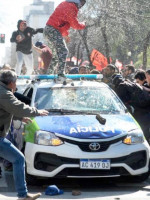 Violentos incidentes en una protesta en la Casa de Gobierno bonaerense