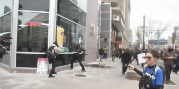 Incidentes en el Capitolio momentos antes de la jura de Donald Trump