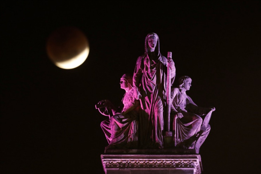 imagen Mirá en vivo la súper luna azul de sangre alrededor del mundo