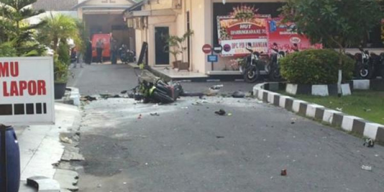 Un muerto y un herido tras un ataque suicida en una comisaría de Indonesia