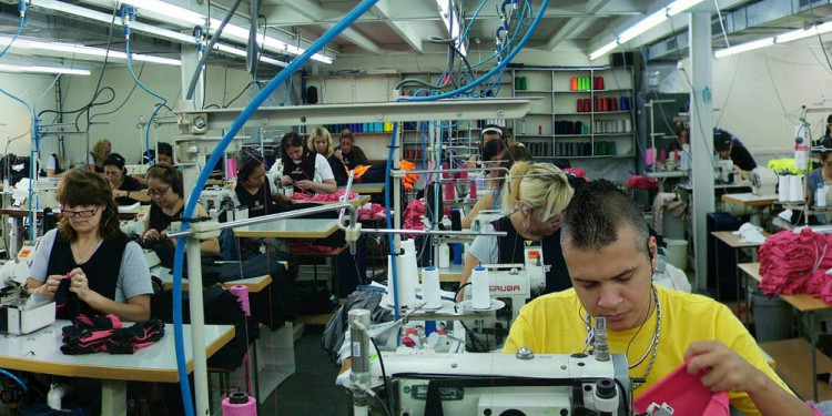 La industria textil dice que el 50 % del valor de la ropa corresponde a impuestos