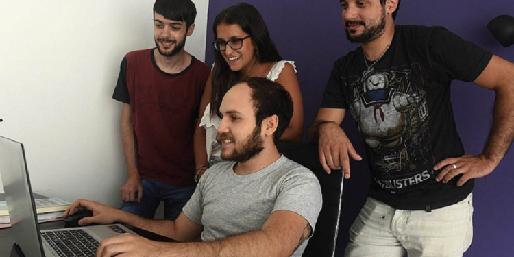 El empleo en servicios informáticos superó los 140 mil puestos y lleva 22 meses en alza