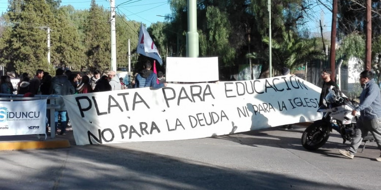 Jornada de protesta en el ingreso a la UNCUYO