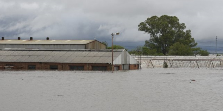 Cientos de evacuados por inundaciones al sur de Santa Fe