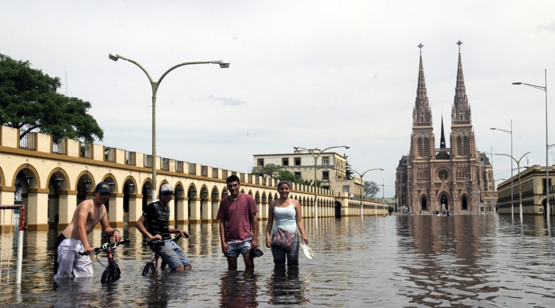 Inundaciones en Luján: causas, consecuenciasy asistencia