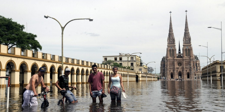 Inundaciones en Luján: causas, consecuenciasy asistencia