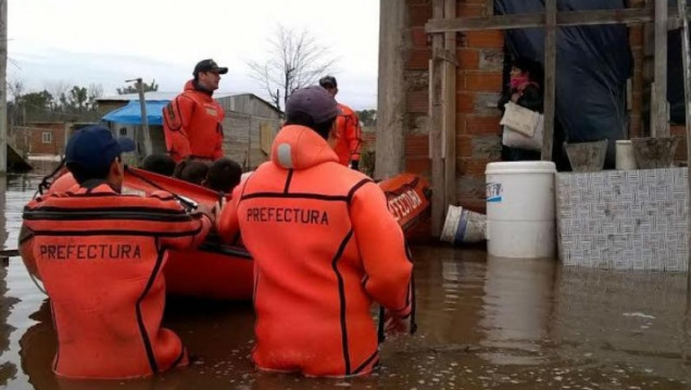 imagen Un muerto y 10 mil afectados por las inundaciones en Buenos Aires