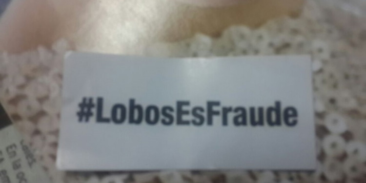 Circularon volantes con la leyenda #LobosEsFraude