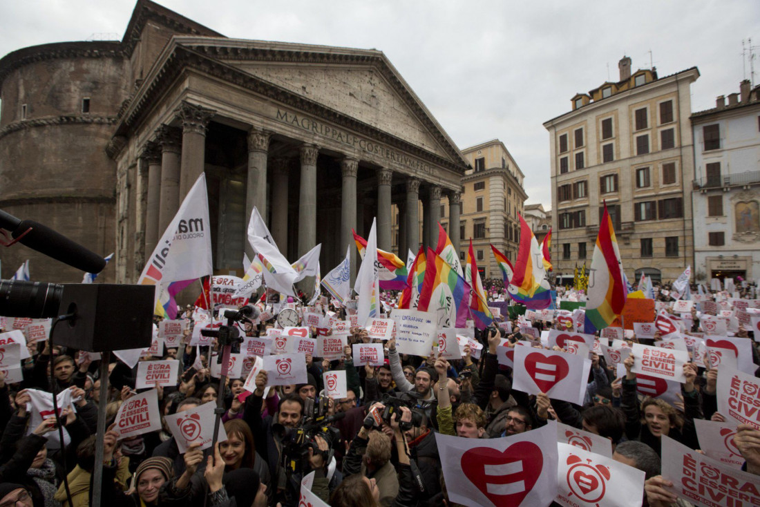 El Senado italiano aprobó las uniones civiles entre homosexuales