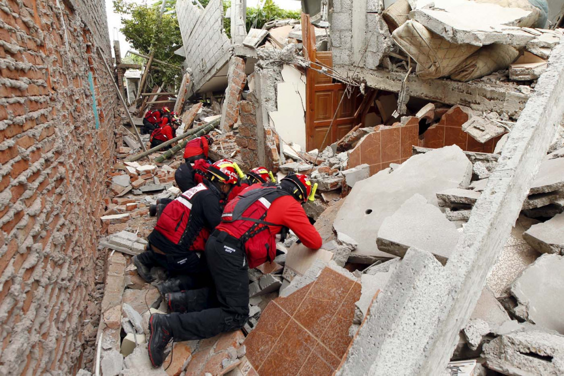 Hallan otro cuerpo entre los escombros y son 291 las víctimas por el sismo
