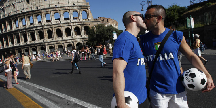 El Parlamento italiano legalizó el matrimonio civil homosexual