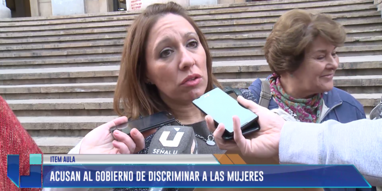 Acusan al gobierno de discriminar a las mujeres