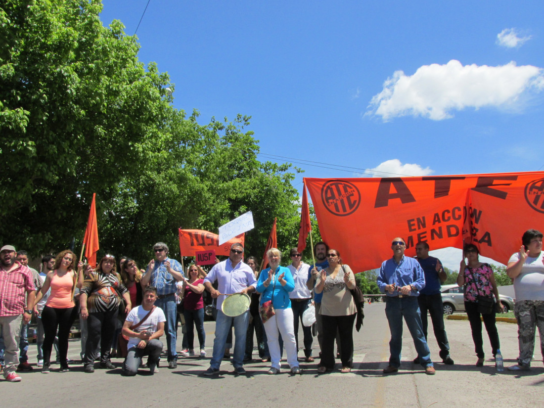 Trabajadores del IUSP reclaman sueldos