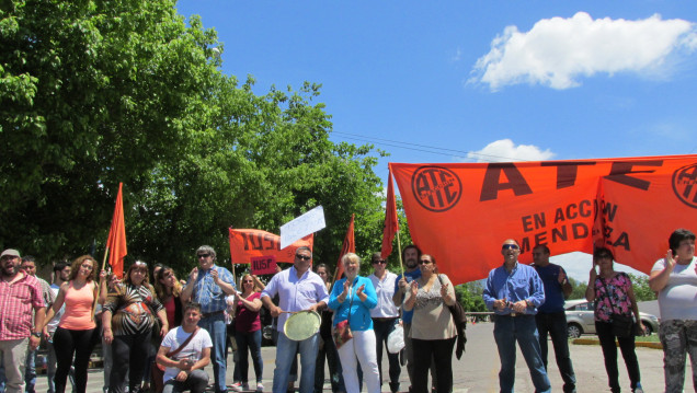 imagen Trabajadores del IUSP reclaman sueldos