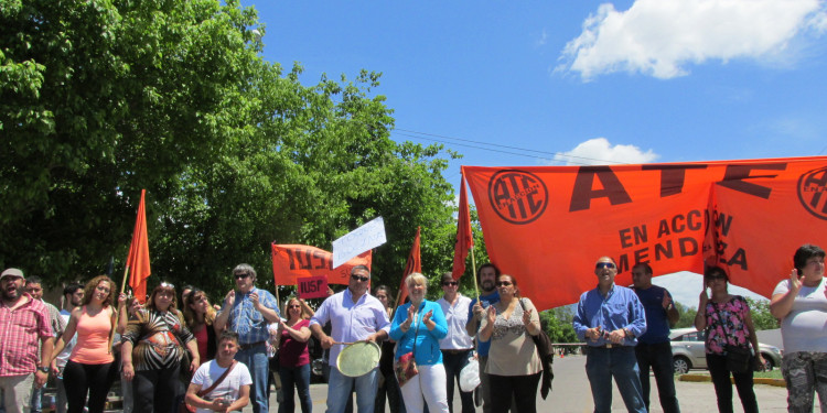 Trabajadores del IUSP reclaman sueldos