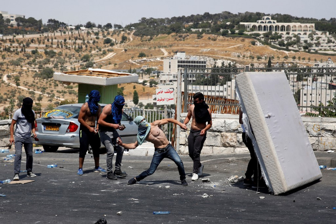 Un palestino muerto y 200 heridos en disturbios en Jerusalén y Cisjordania