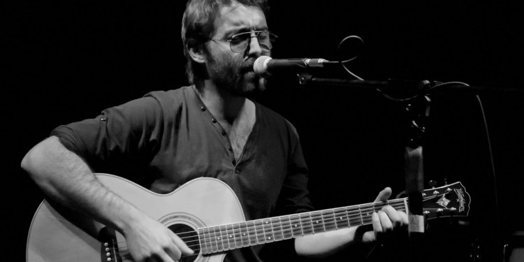 El músico Juampi Dicésare presenta su disco "Humo"