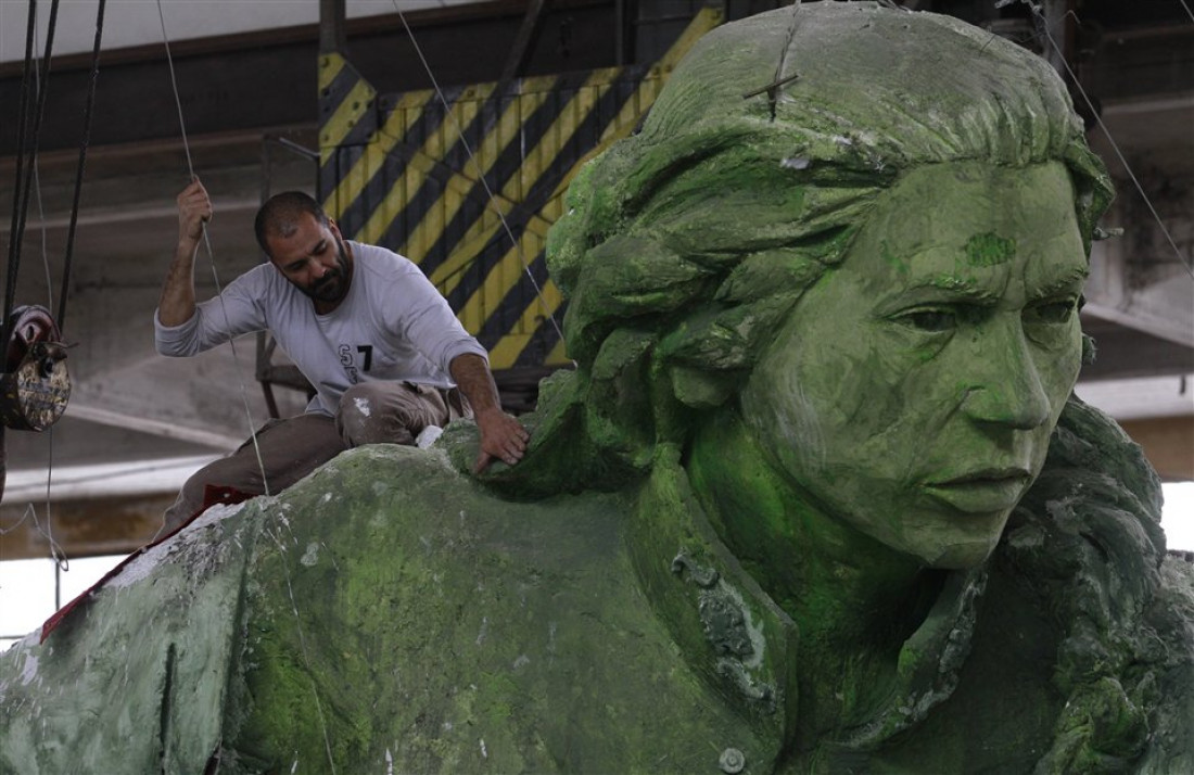 Juana Azurduy, en los jardines de la casa Rosada