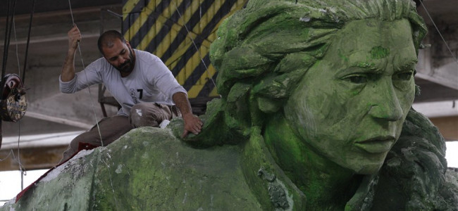 Juana Azurduy, en los jardines de la casa Rosada