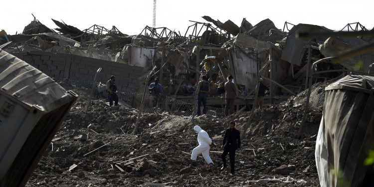 Atentado en Kabul: un camión bomba se estrelló contra un hotel 