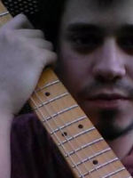 Kako Espinosa: "La música chilena es muy diferente, no tiene la raíz que tiene la música argentina"