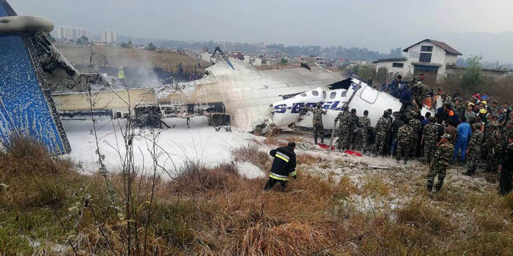 Se estrelló un avión en el aeropuerto de Katmandú