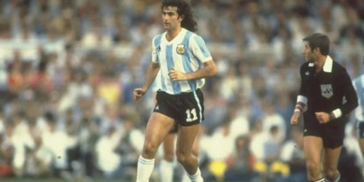 Mario Alberto Kempes: vive como ídolo y gambetea al olvido