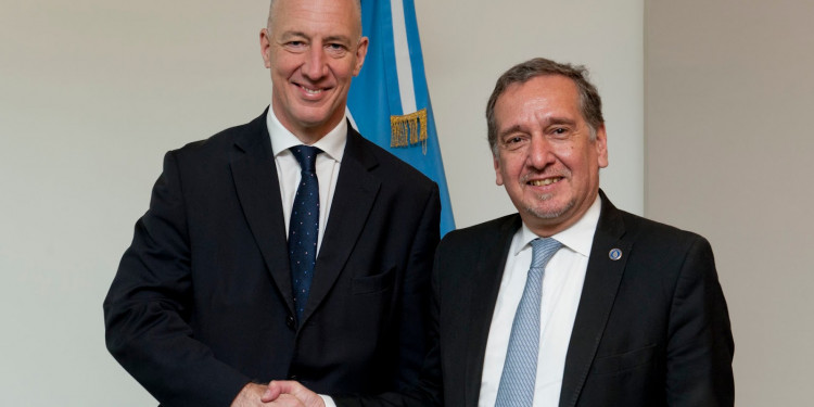Malvinas: el embajador de Gran Bretaña aseguró tener más "empatía" con Macri