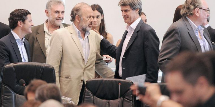 Cruce entre Prat Gay y Kicillof por acuerdo con los holdouts