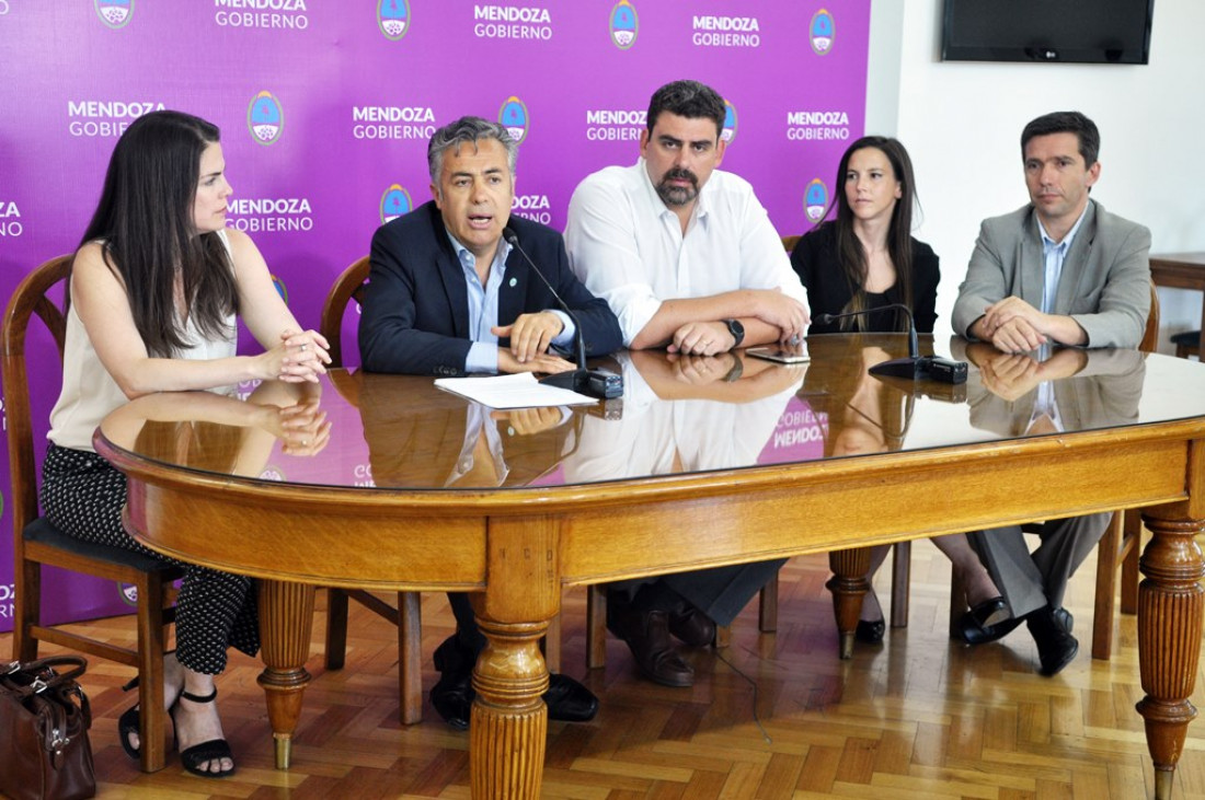 Compraron tomógrafos, motoniveladoras y chalecos antibalas con la deuda de KLP