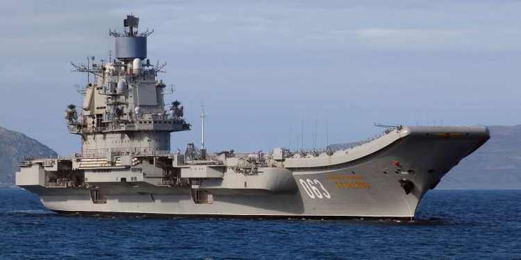 Rusia reduce su presencia militar en Siria con la retirada del portaaviones