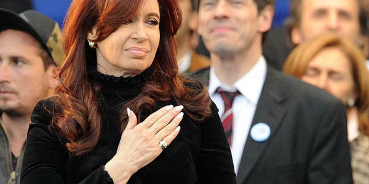 Multitudinario apoyo a Cristina, que llamó a la unidad
