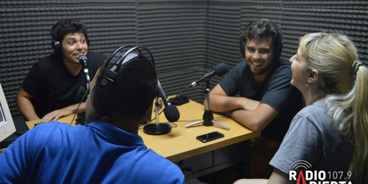 De la mano de La Skandalosa arrancó Radio Abierta