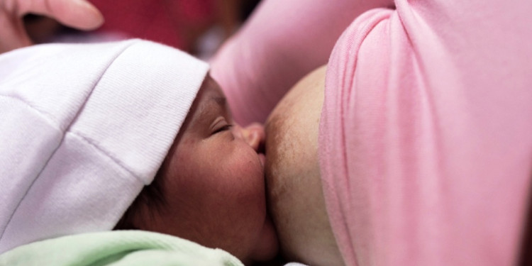 El 60 % de los bebés no recibe leche materna después de los 6 meses