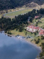 Lago Escondido: conflicto por la tierra, acampe y otra marcha contra Joe Lewis